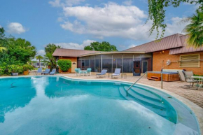 Lanai, Hot Tub and Pool Haines City Retreat!